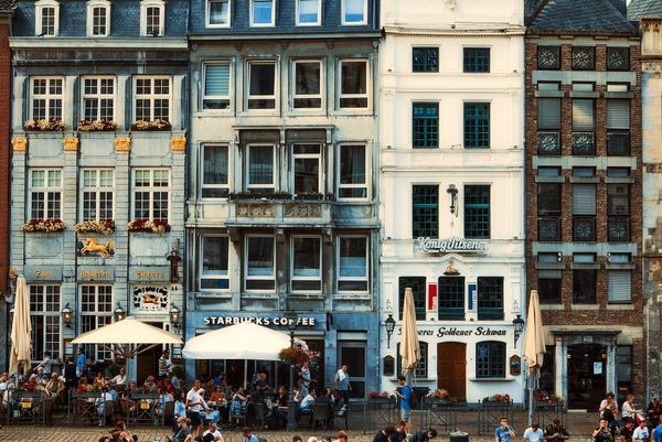 Rask og smidig utlevering av leiebilen din i Aachen